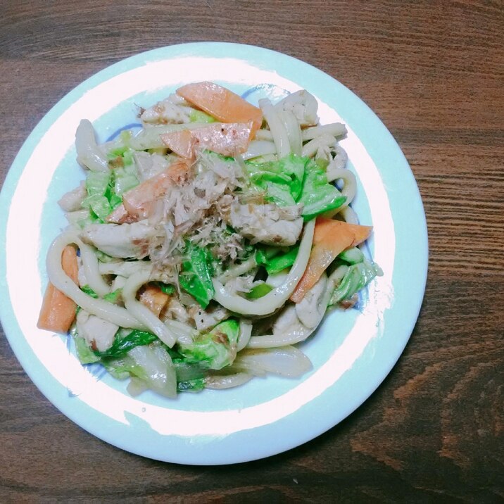 キャベツと鶏もも肉のオイスターうどん焼き